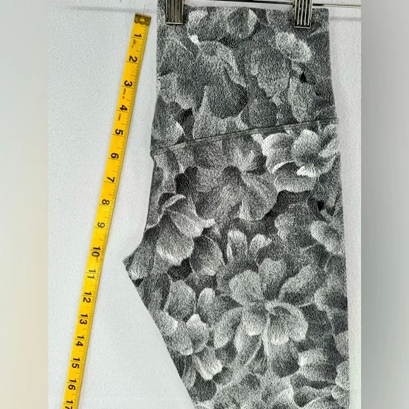 Athleta Women’s Elation Textured Tight black/white Florar Sz S/P Leggings Gym - Picture 9 of 9